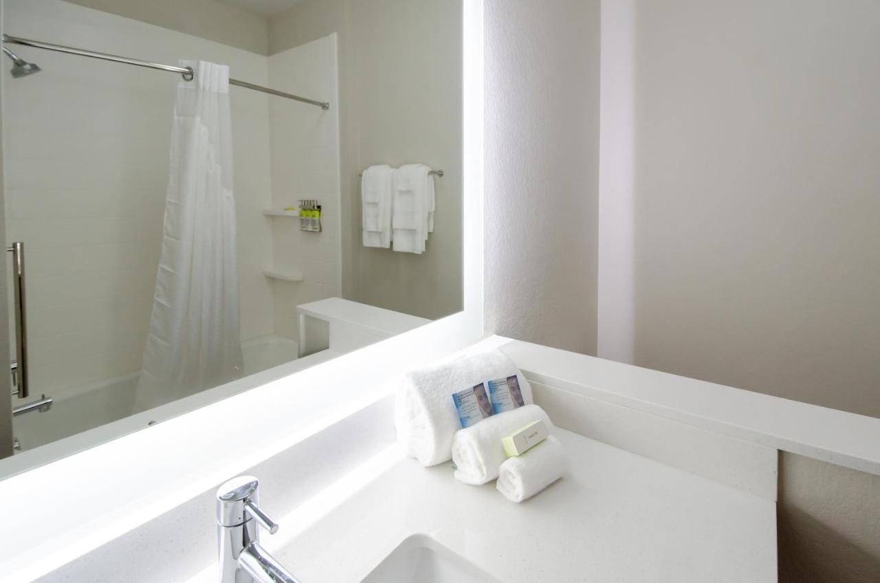 Holiday Inn Express & Suites Taylor By Ihg Екстериор снимка