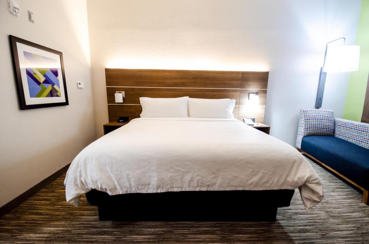 Holiday Inn Express & Suites Taylor By Ihg Екстериор снимка