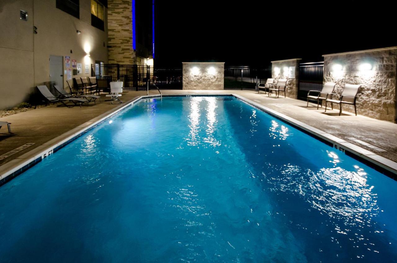 Holiday Inn Express & Suites Taylor By Ihg Екстериор снимка