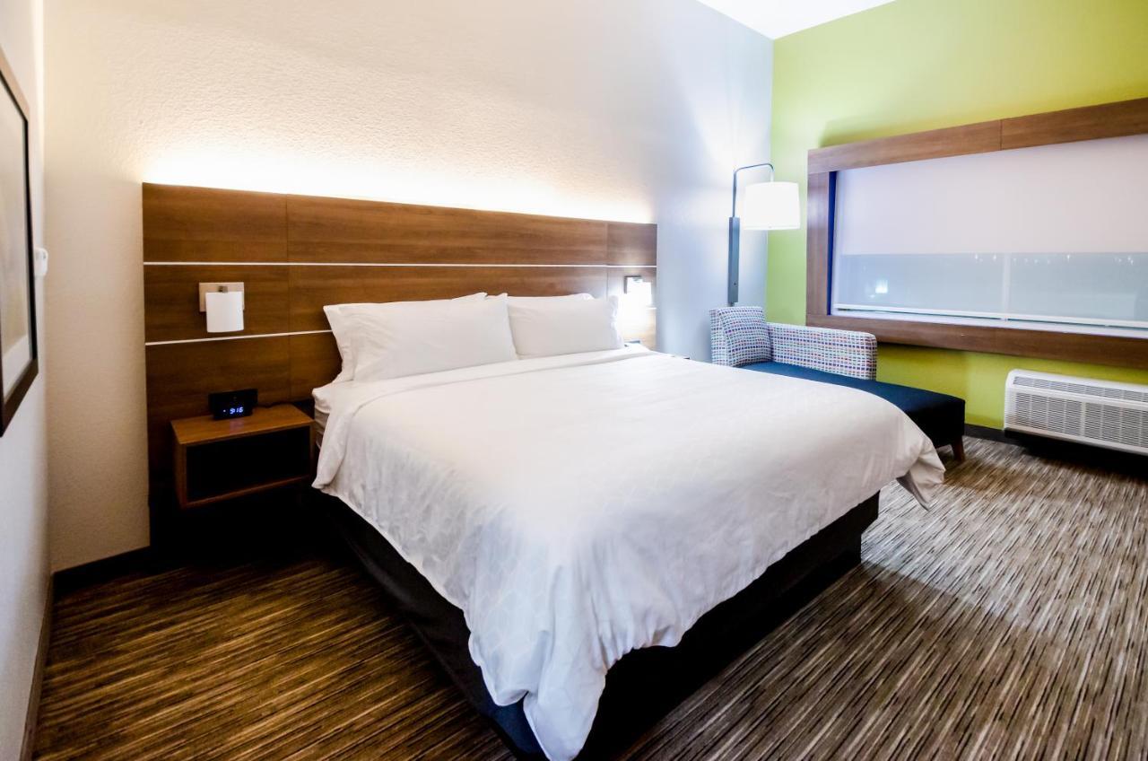 Holiday Inn Express & Suites Taylor By Ihg Екстериор снимка