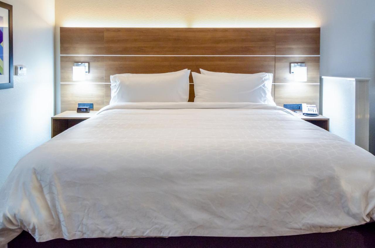 Holiday Inn Express & Suites Taylor By Ihg Екстериор снимка