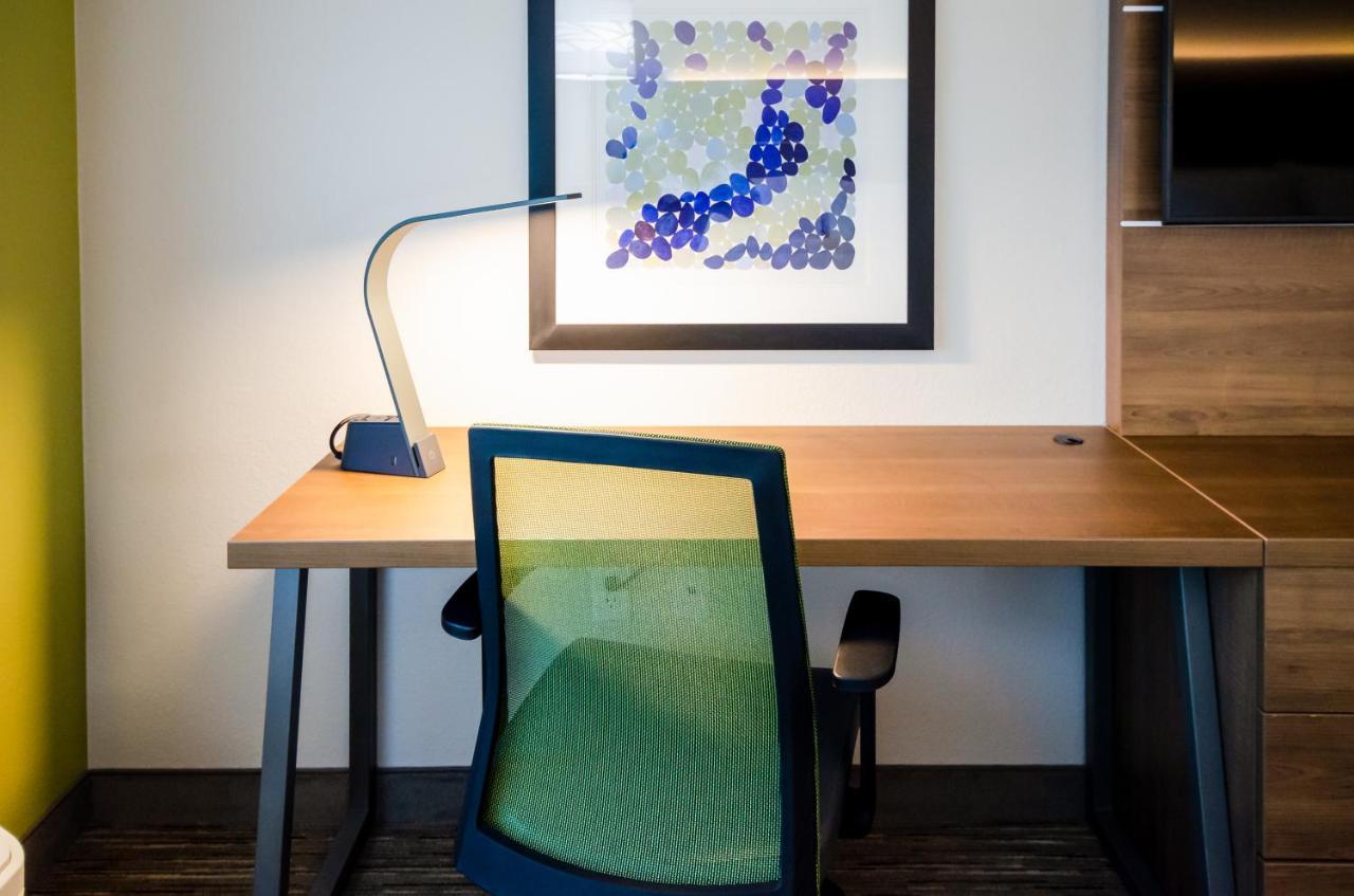 Holiday Inn Express & Suites Taylor By Ihg Екстериор снимка