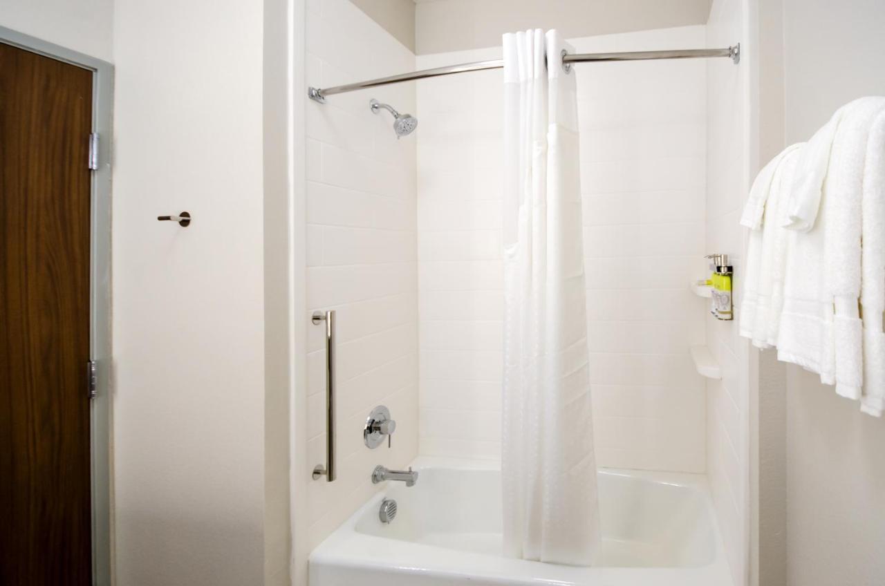 Holiday Inn Express & Suites Taylor By Ihg Екстериор снимка