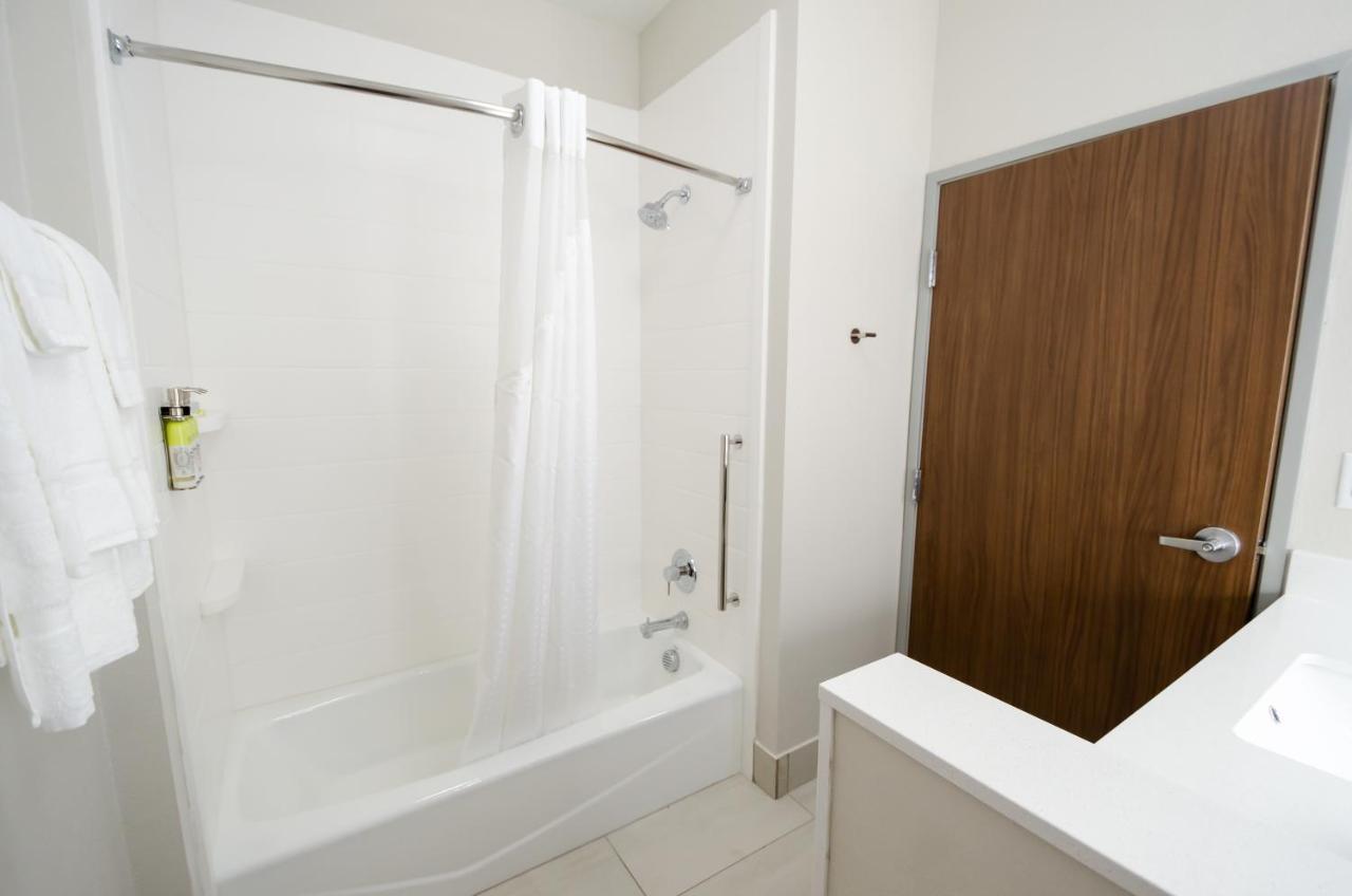 Holiday Inn Express & Suites Taylor By Ihg Екстериор снимка