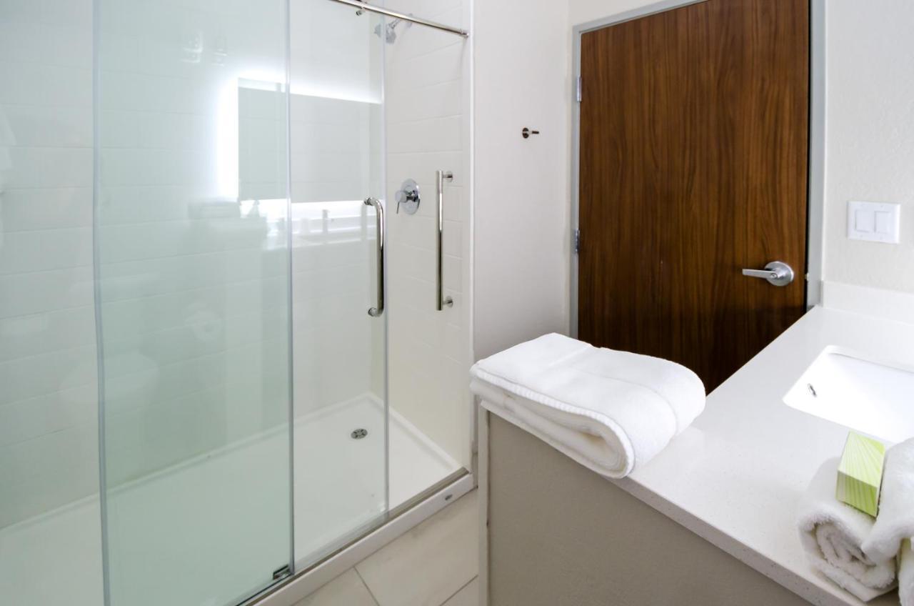 Holiday Inn Express & Suites Taylor By Ihg Екстериор снимка