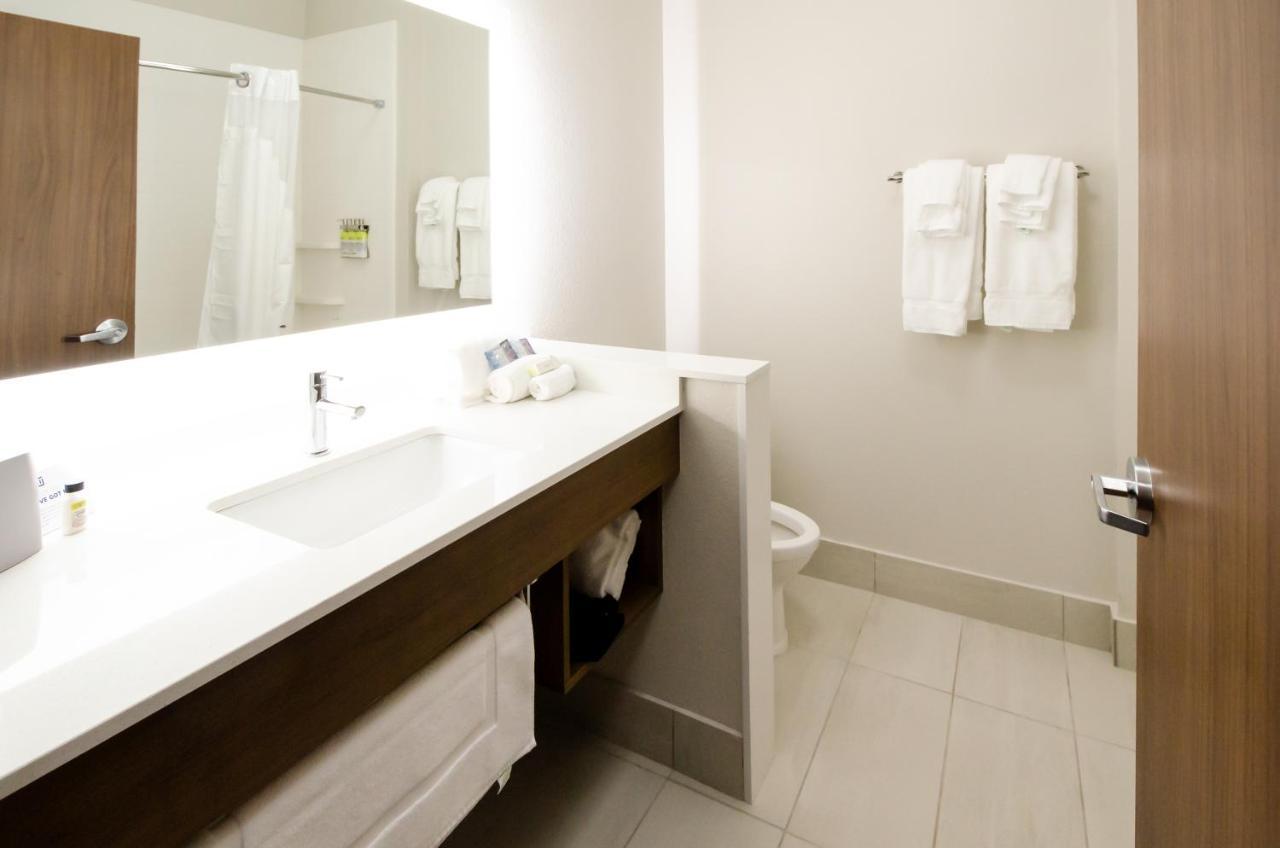 Holiday Inn Express & Suites Taylor By Ihg Екстериор снимка